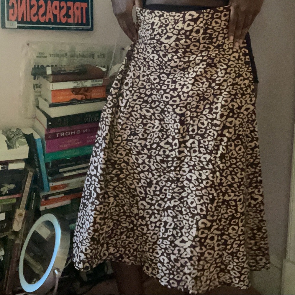 Brown and white leopard print midi skirt #leopardprint